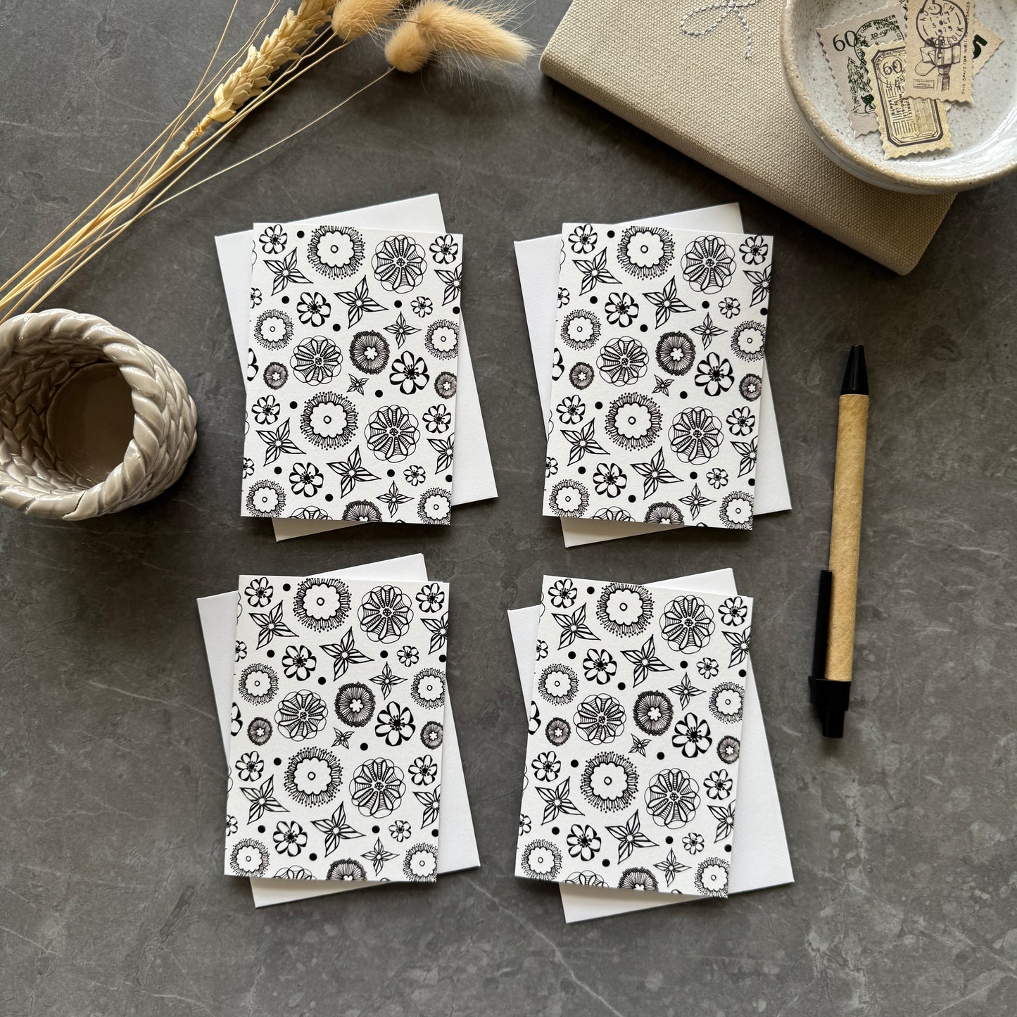 Small note cards with abstract floral pattern