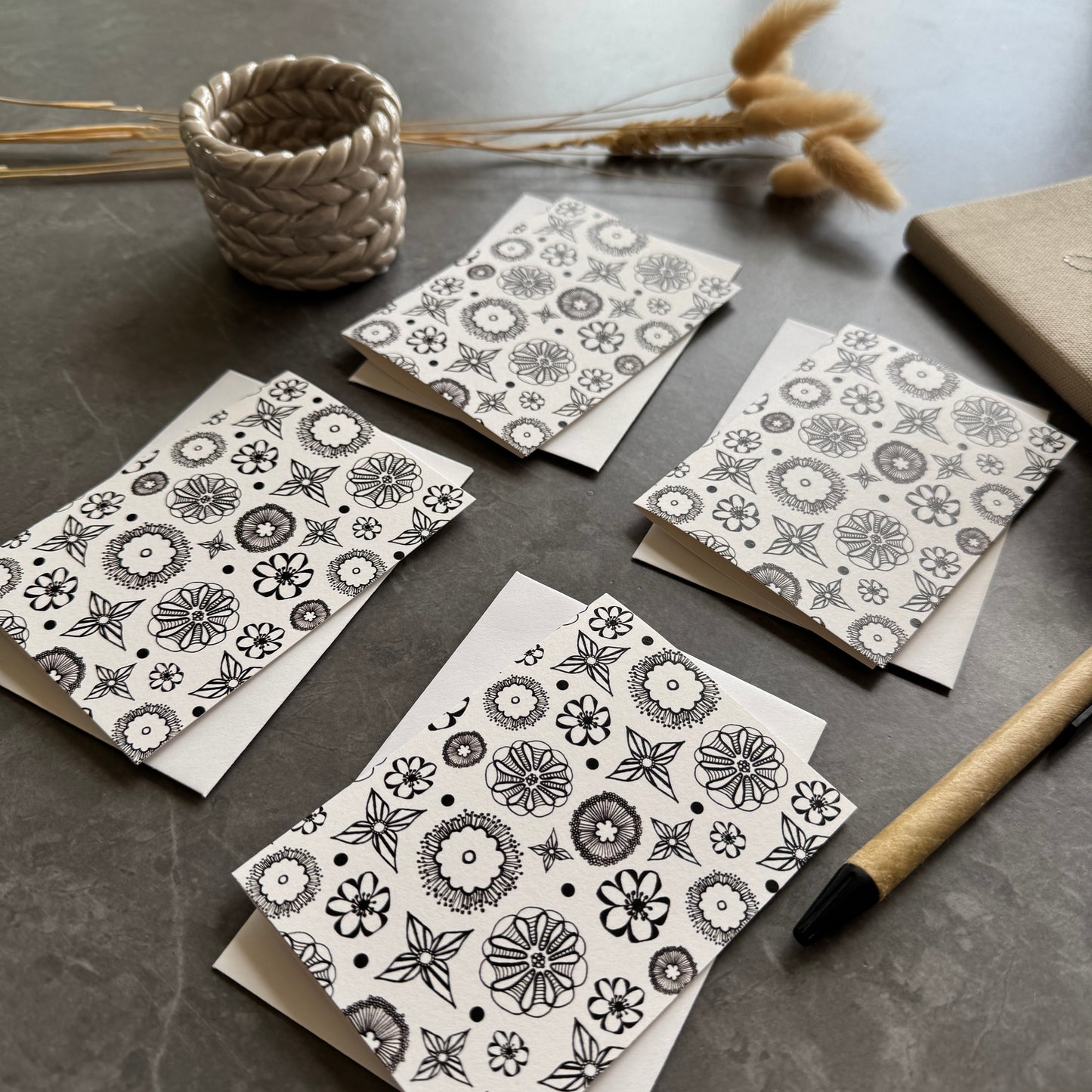 Small note cards with abstract floral pattern