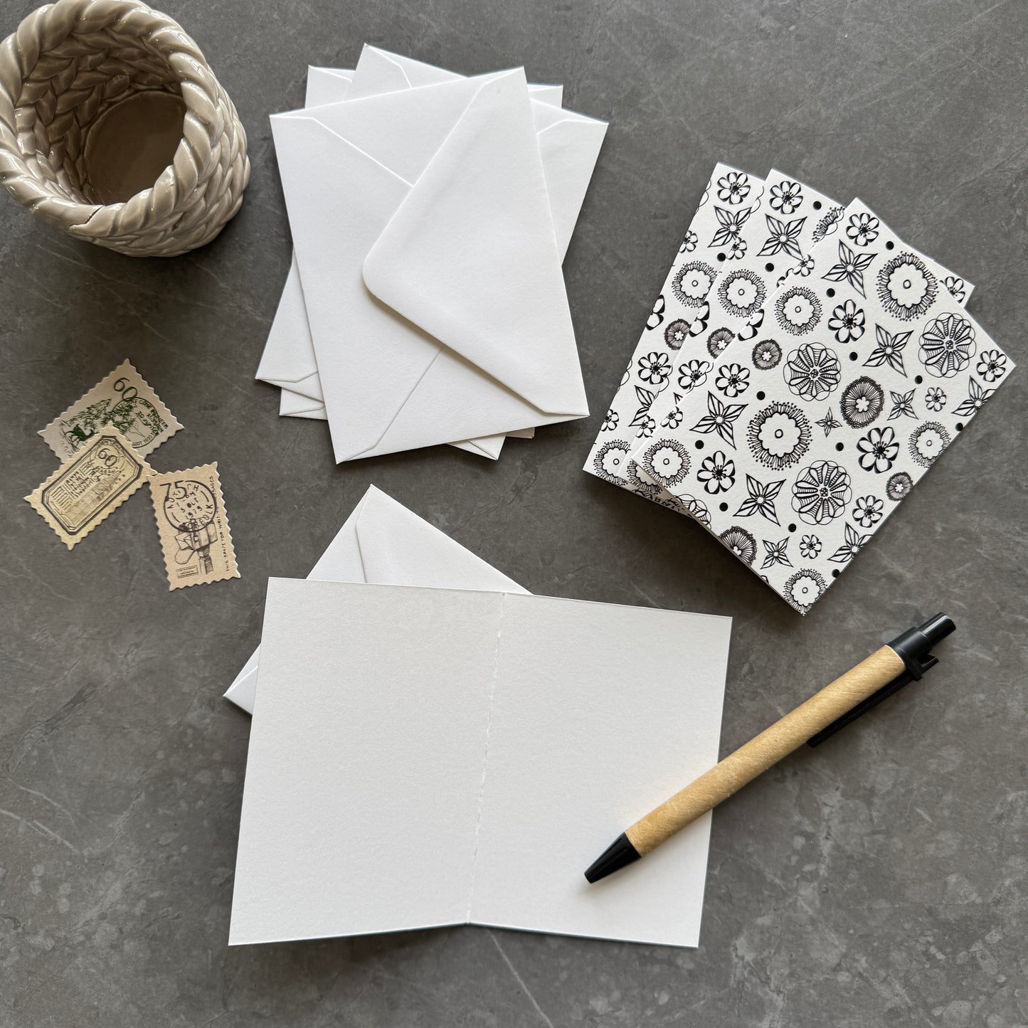 Small note cards with abstract floral pattern