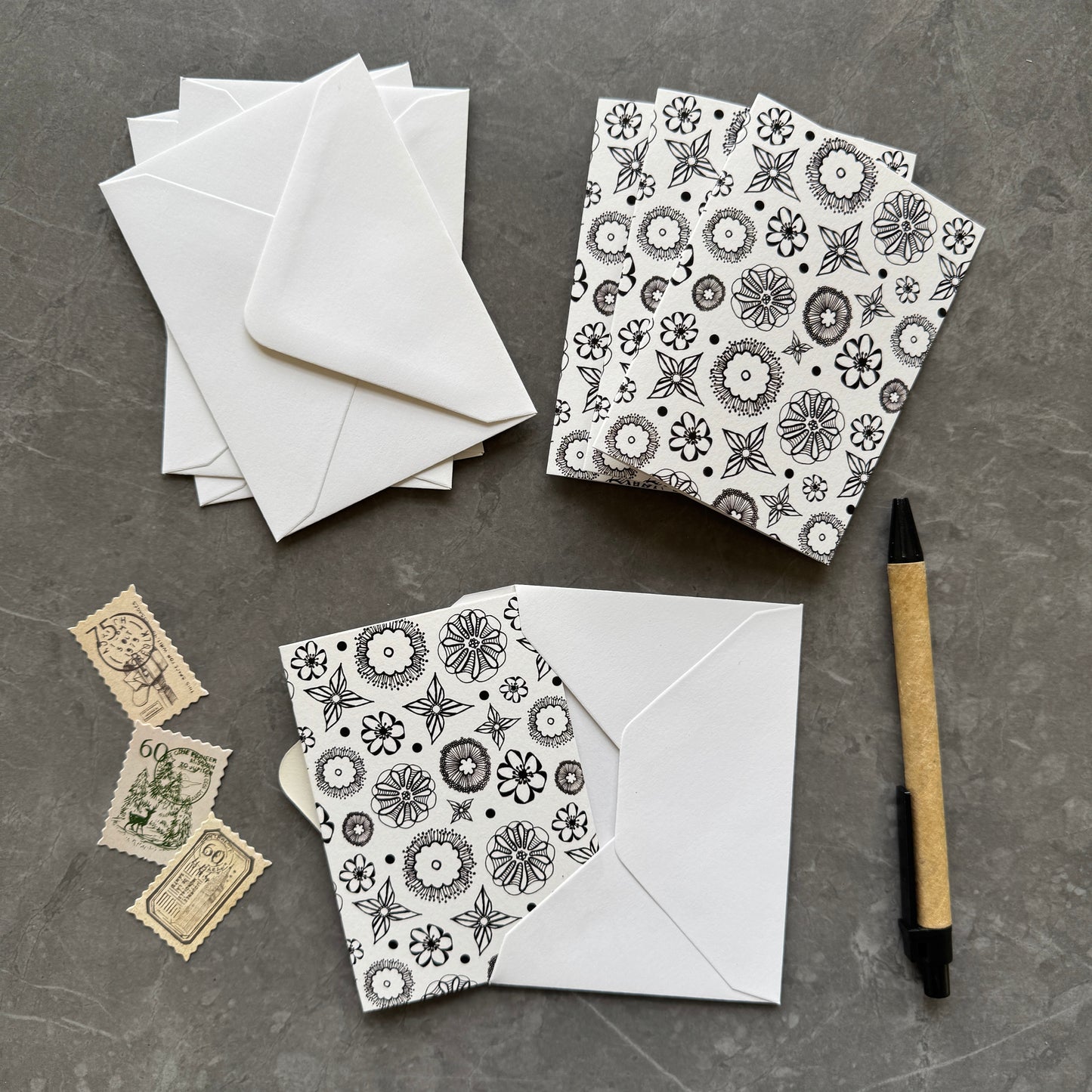 Small note cards with abstract floral pattern
