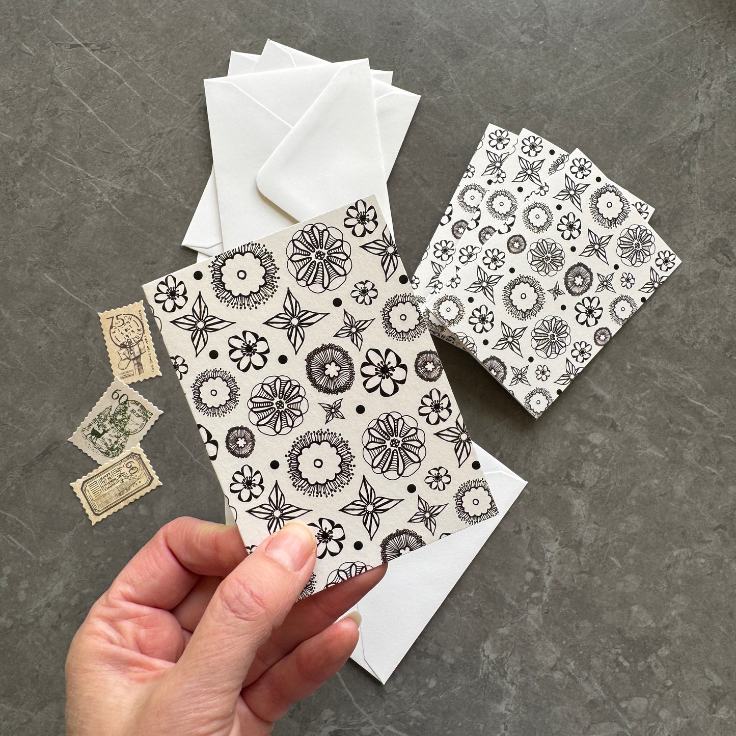 Small note cards with abstract floral pattern