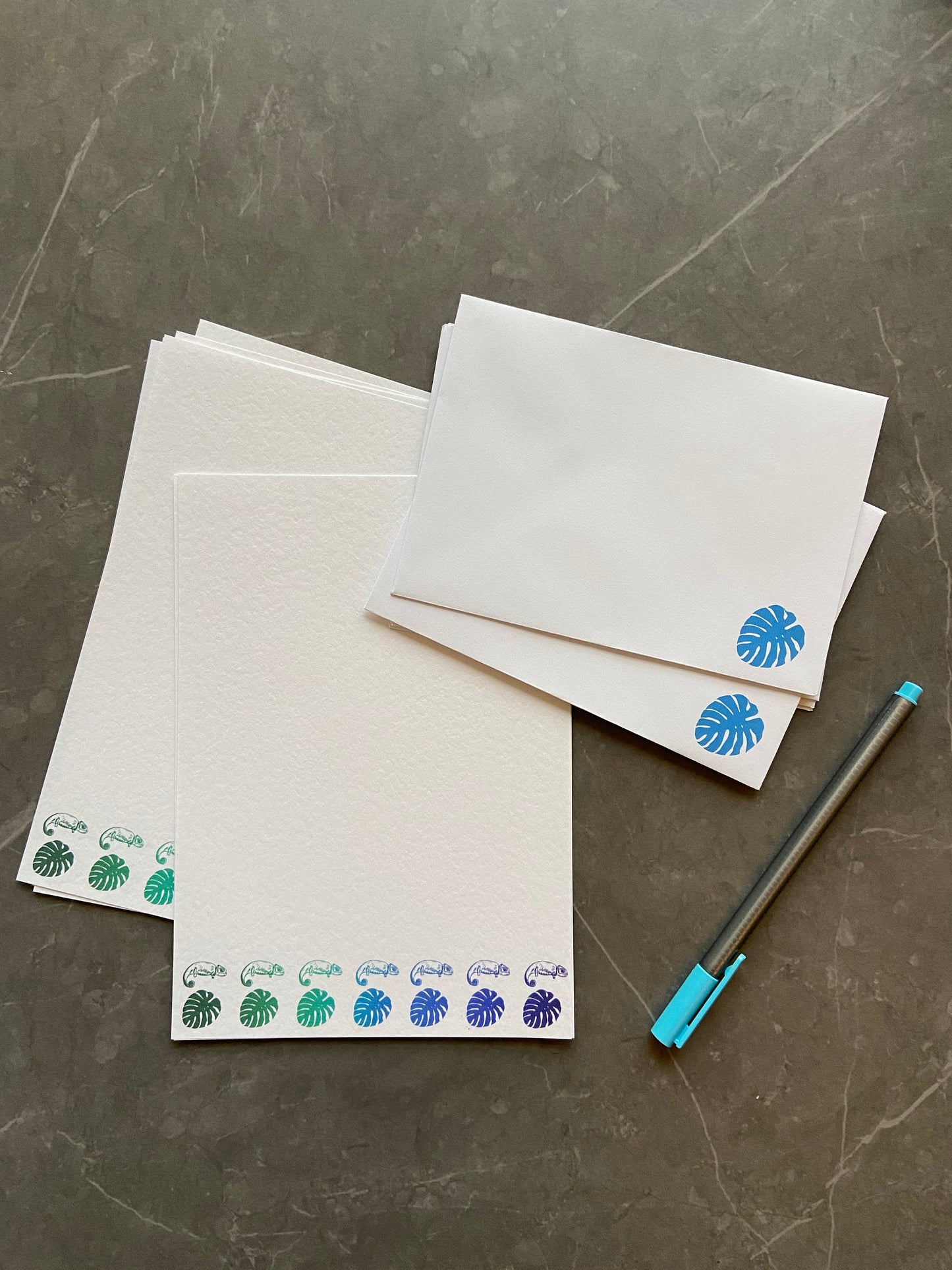 Chameleon Writing Paper Set with envelopes